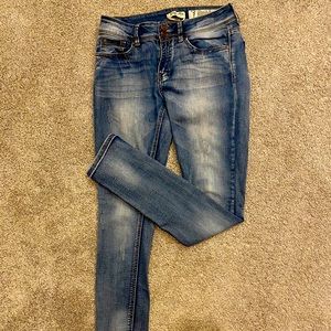 Cute lighter/med wash skinny Jean!